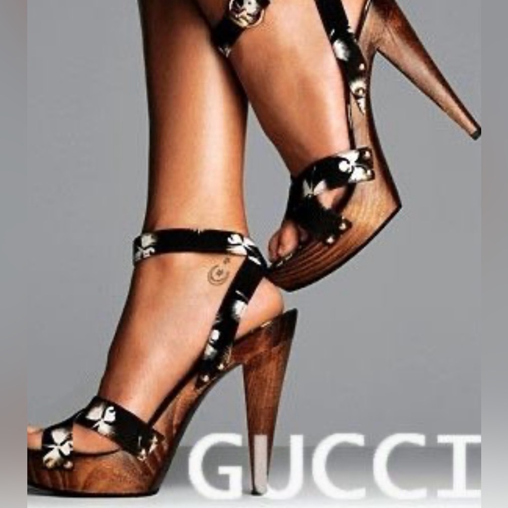 Gucci Brown and White Feather Pattern Sandals - Picture 2 of 10